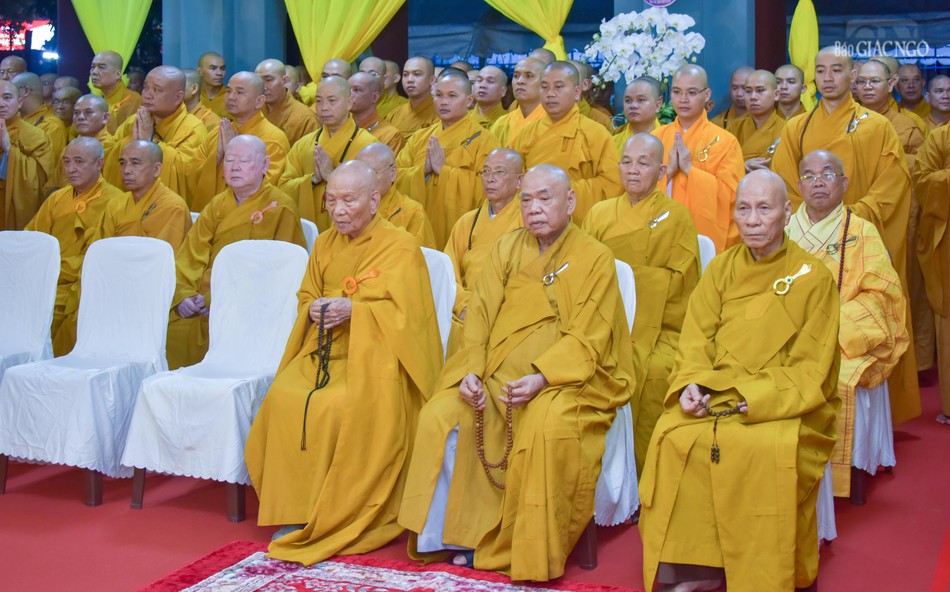 Chư tôn giáo phẩm tham dự lễ nhập kim quan