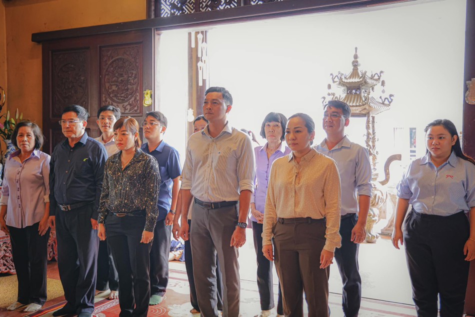 Đoàn Đảng ủy - UBND - Ủy ban MTTQVN P.8, Q.Phú Nhuận do ông Vũ Ngọc Minh - Bí thư Đảng ủy P.8 làm trưởng đoàn đã đến chùa Đại Giác thắp hương tưởng nhớ Tổng Bí thư Nguyễn Phú Trọng Đoàn Đảng ủy - UBND - Ủy ban MTTQVN P.8, Q.Phú Nhuận do ông Vũ Ngọc Minh - Bí thư Đảng ủy P.8 làm trưởng đoàn đã đến chùa Đại Giác thắp hương tưởng nhớ Tổng Bí thư Nguyễn Phú Trọng