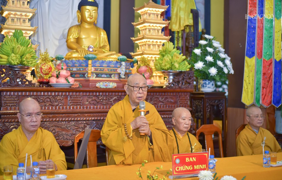 Trưởng lão Hòa thượng Thích Như Tín ban đạo từ