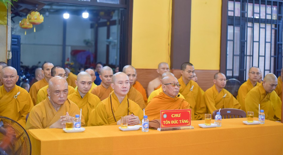 Chư tôn đức Tăng tham dự