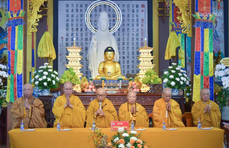 Chư tôn đức chứng minh