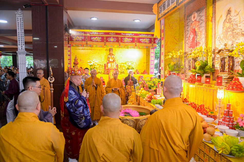 Lễ chẩn tế nhằm siêu tiến chư hương linh Cửu huyền thất Tổ, anh linh liệt sĩ, đội ngũ y bác sĩ, đồng bào qua đời trong đại dịch Covid-19 được thoát hóa siêu sanh