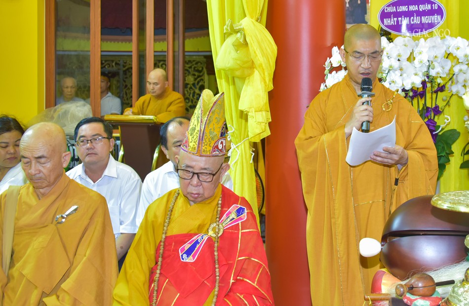 Thượng tọa Thích Hoằng Ninh đọc điếu văn tưởng niệm Thượng tọa Thích Hoằng Ninh đọc điếu văn tưởng niệm