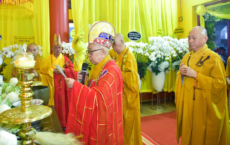 Trưởng lão Hòa thượng Thích Như Tín cử hành nghi thức di quan Trưởng lão Hòa thượng Thích Như Tín cử hành nghi thức di quan