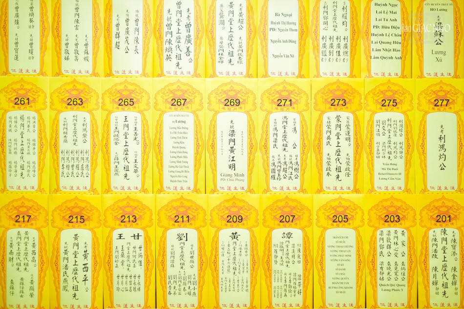 Các linh vị được thiết trí tại đàn tràng chùa Ân Phước