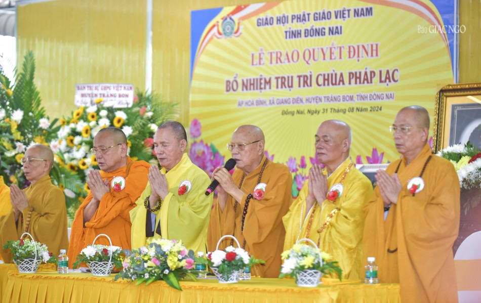 Chư tôn đức chứng minh