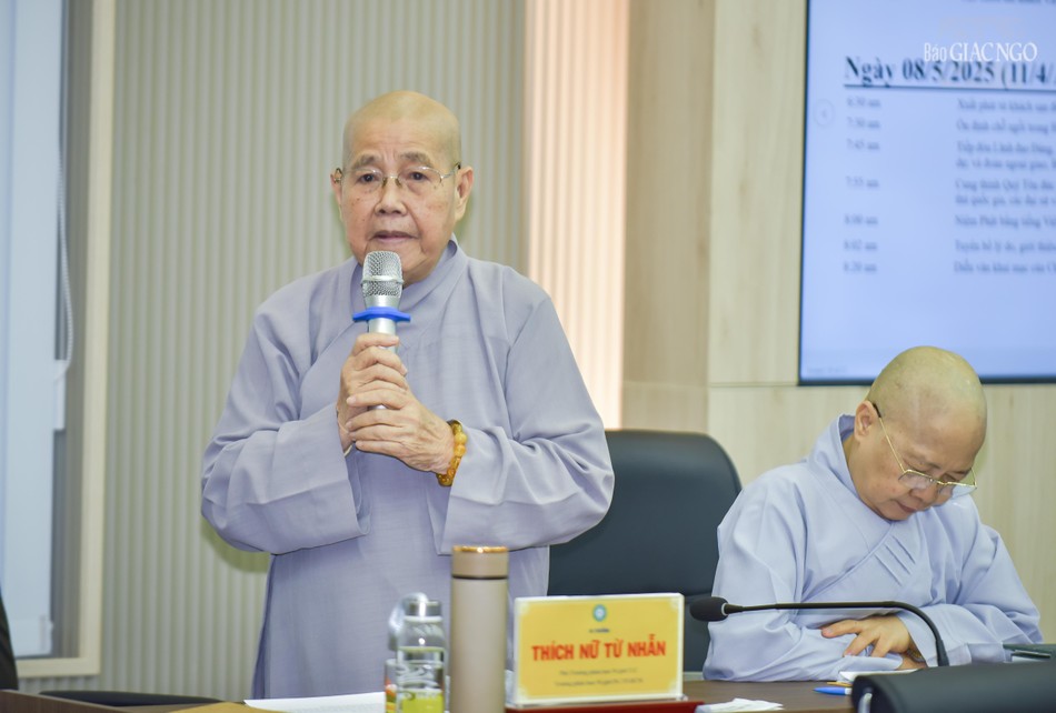 Ni trưởng Thích nữ Từ Nhẫn, Phó Phân ban Ni giới T.Ư, Trưởng Phân ban Ni giới Phật giáo TP.HCM phát biểu Ni trưởng Thích nữ Từ Nhẫn, Phó Phân ban Ni giới T.Ư, Trưởng Phân ban Ni giới Phật giáo TP.HCM phát biểu