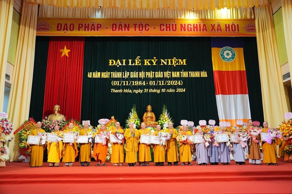 TƯGH trao Bằng tuyên dương công đức đến các thành viên Ban Trị sự GHPGVN tỉnh Thanh Hóa TƯGH trao Bằng tuyên dương công đức đến các thành viên Ban Trị sự GHPGVN tỉnh Thanh Hóa