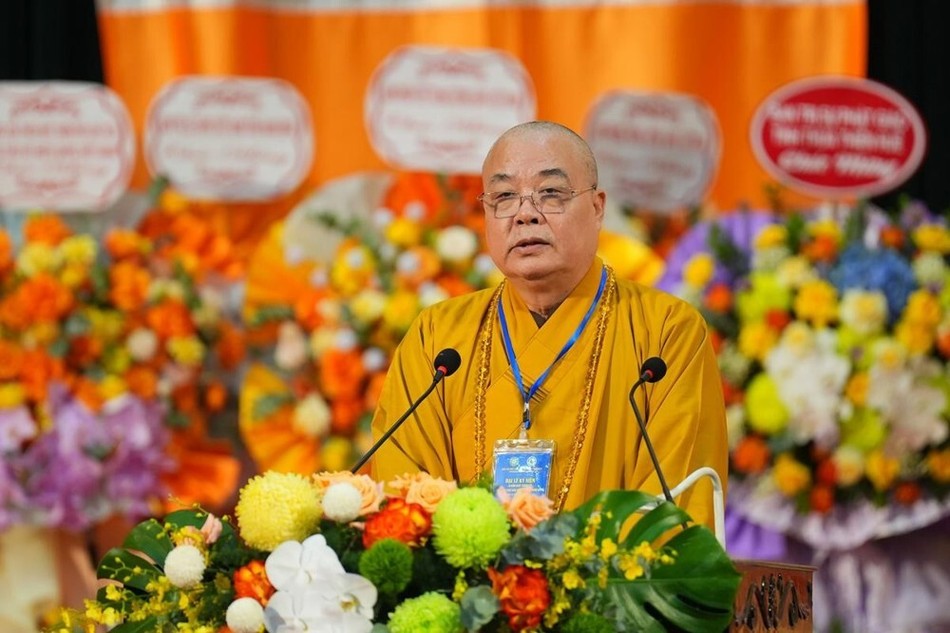 Trưởng lão Hòa thượng Thích Thanh Nhiễu ban đạo từ chứng minh Trưởng lão Hòa thượng Thích Thanh Nhiễu ban đạo từ chứng minh