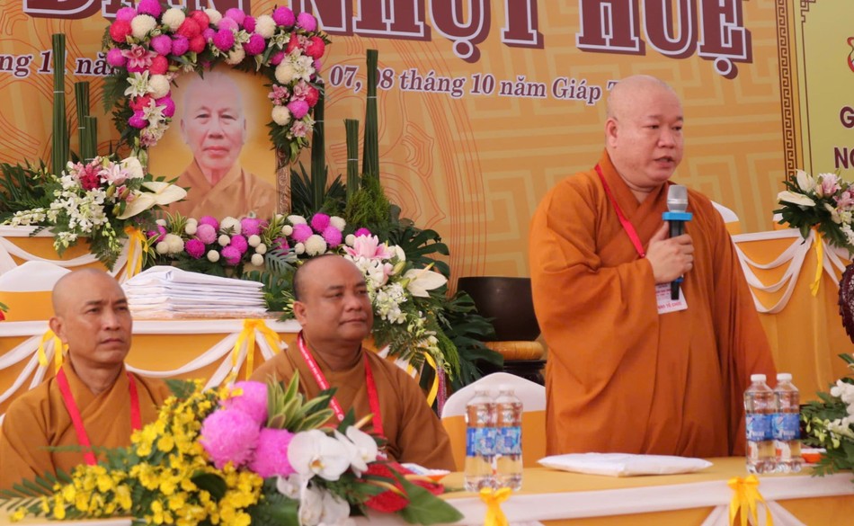 Thượng tọa Thích Tâm Khiết khuyến tấn các giới tử