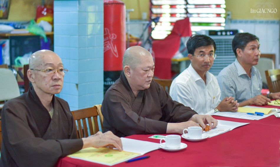 Chư tôn đức Thường trực Ban Trị sự Q.8 và đại diện chính quyền tham dự Chư tôn đức Thường trực Ban Trị sự Q.8 và đại diện chính quyền tham dự