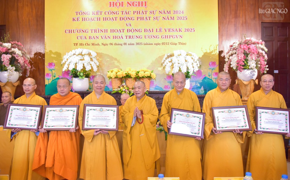 Ghi nhận những đóng góp của các thành viên Ban Văn hóa T.Ư Ghi nhận những đóng góp của các thành viên Ban Văn hóa T.Ư