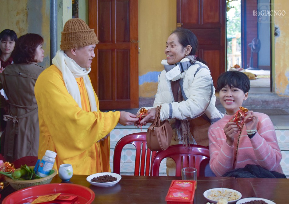 Nhận lộc may mắn từ quý thầy