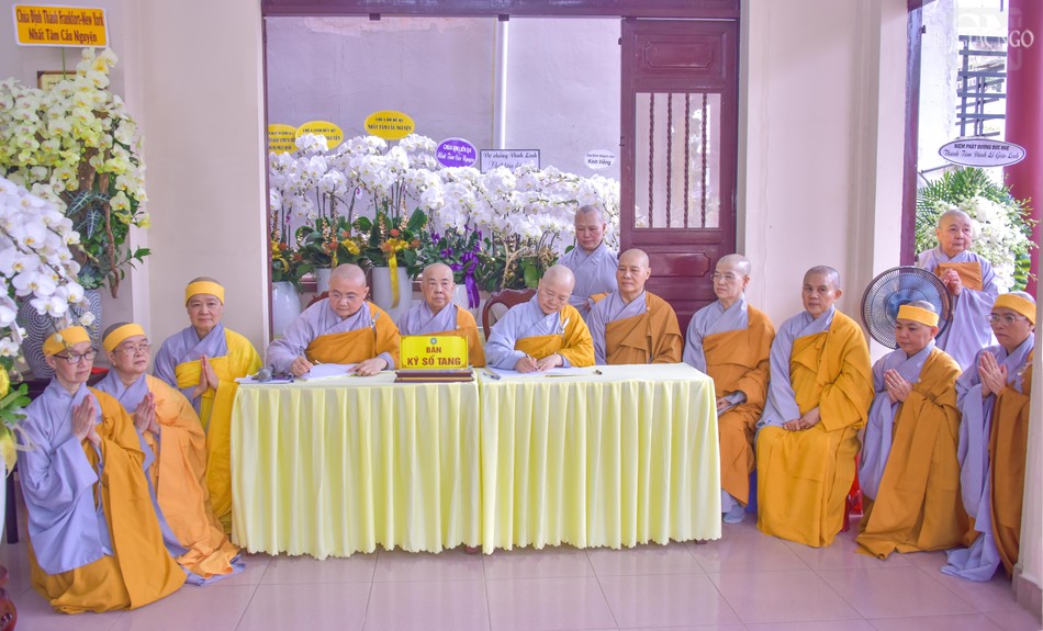 Ký sổ tang lưu niệm