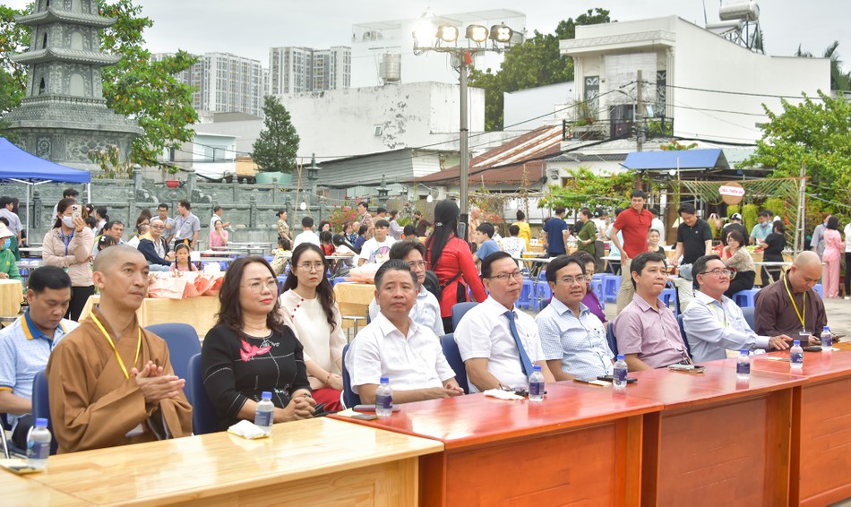 Chính quyền, quan khách tham dự Chính quyền, quan khách tham dự