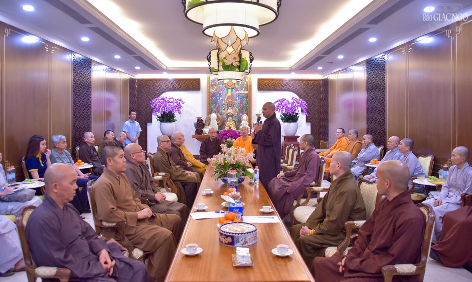 Quang cảnh buổi họp