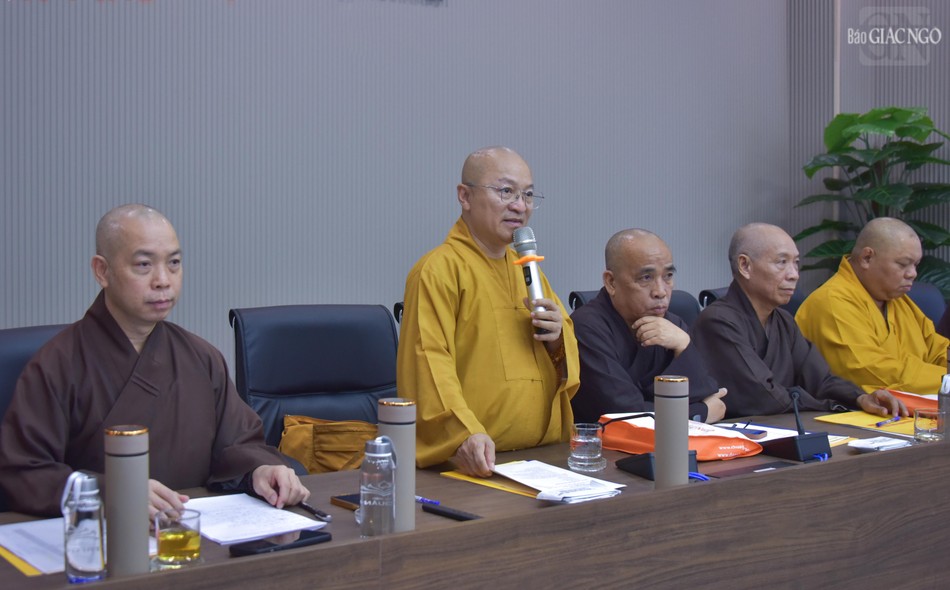 Thượng tọa Thích Nhật Từ báo cáo công tác tổ chức