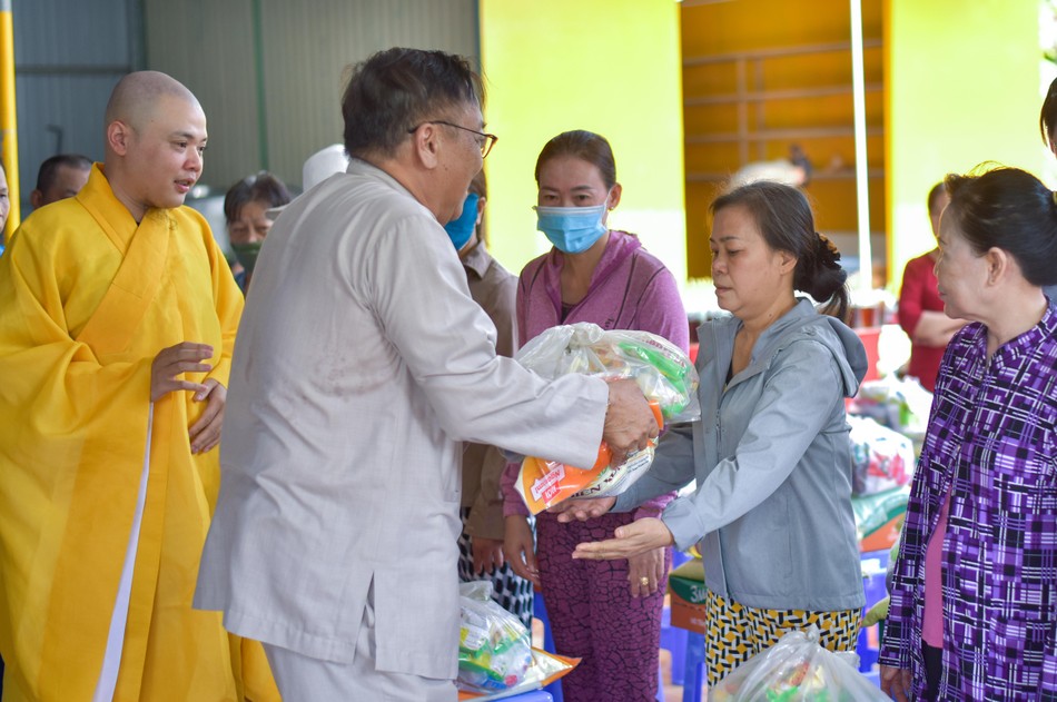 Đây là hoạt động an sinh xã hội mà Diên Hương tự thực hiện đều đặn vào mỗi tháng Đây là hoạt động an sinh xã hội mà Diên Hương tự thực hiện đều đặn vào mỗi tháng
