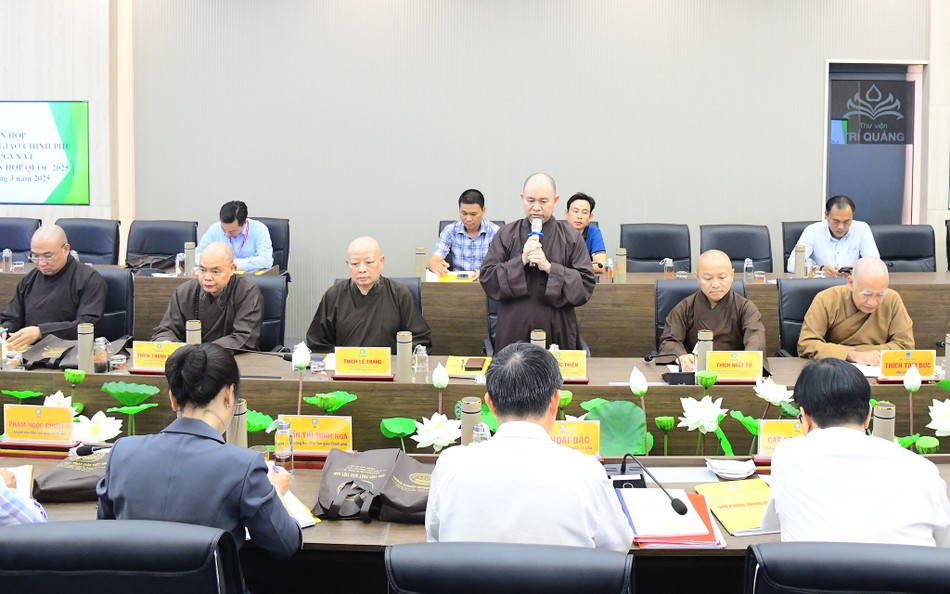 Thượng tọa Thích Đức Thiện cùng chư tôn đức lãnh đạo GHPGVN, Ủy ban Tổ chức Đại lễ Vesak Liên Hiệp Quốc 2025 làm việc cùng đoàn Ban Tôn giáo Chính phủ