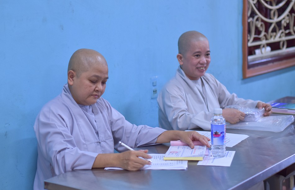 Ni sư Thích nữ Minh Trọng, Trưởng Phân ban Ni giới Phật giáo Q.1 cùng chư Ni tham dự Ni sư Thích nữ Minh Trọng, Trưởng Phân ban Ni giới Phật giáo Q.1 cùng chư Ni tham dự