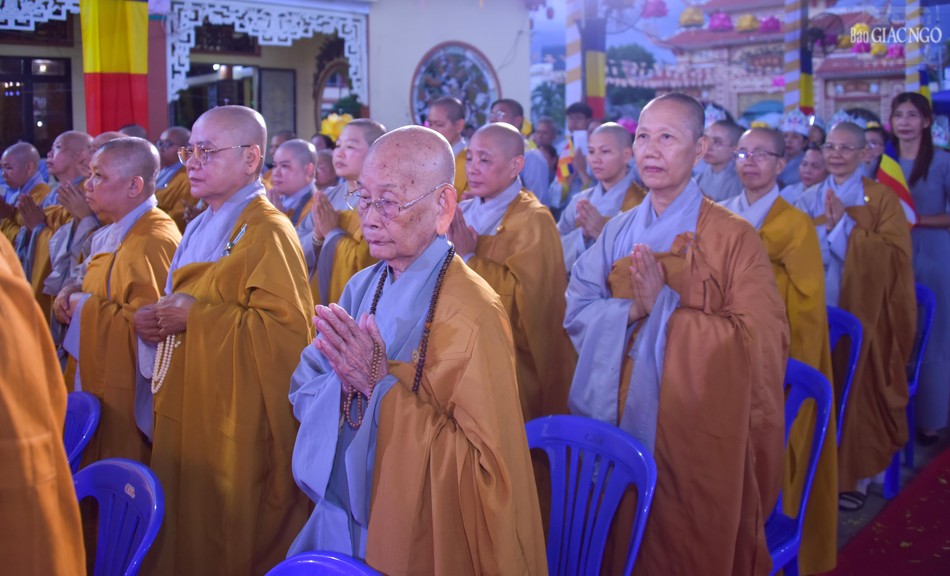 Chư Ni tham dự Chư Ni tham dự