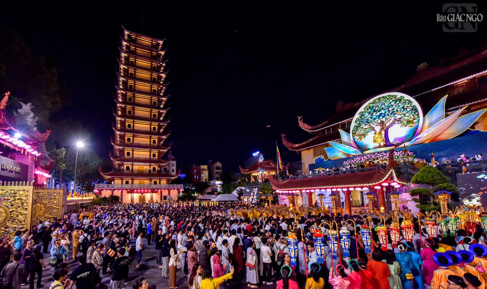 Lễ cung rước kết thúc tại Việt Nam Quốc Tự với nghi thức Mộc dục