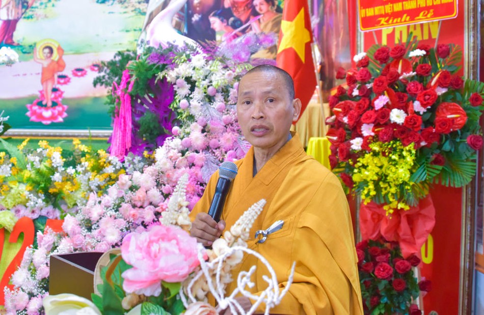 Thượng tọa Thích Minh Quang đọc Diễn văn Phật đản của Trưởng lão Hòa thượng Chủ tịch Hội đồng Trị sự GHPGVN