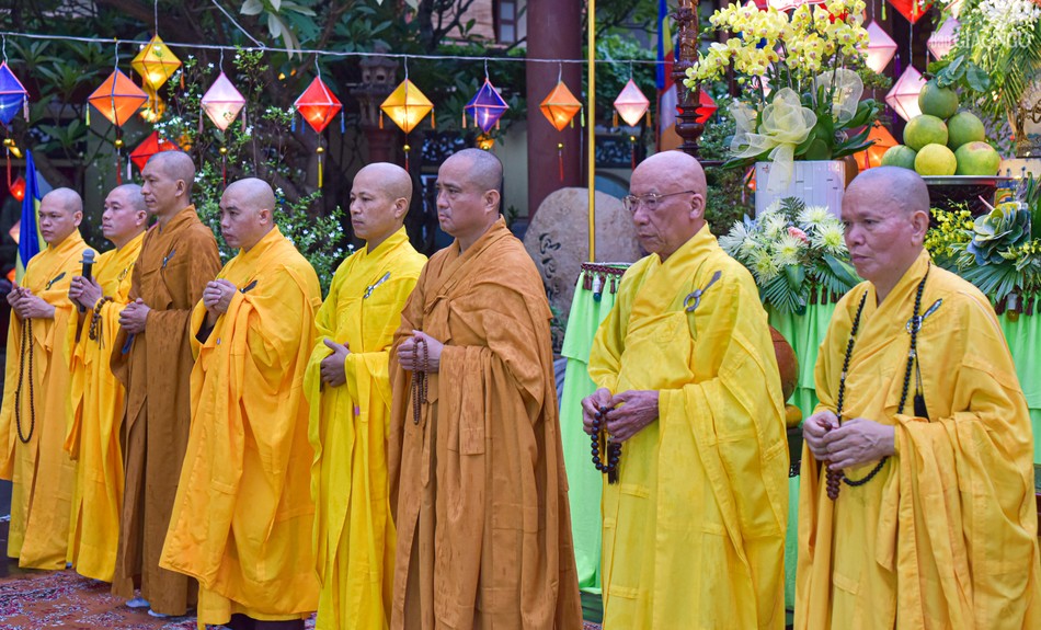 Chư Tăng thiền viện Vạn Hạnh tham dự