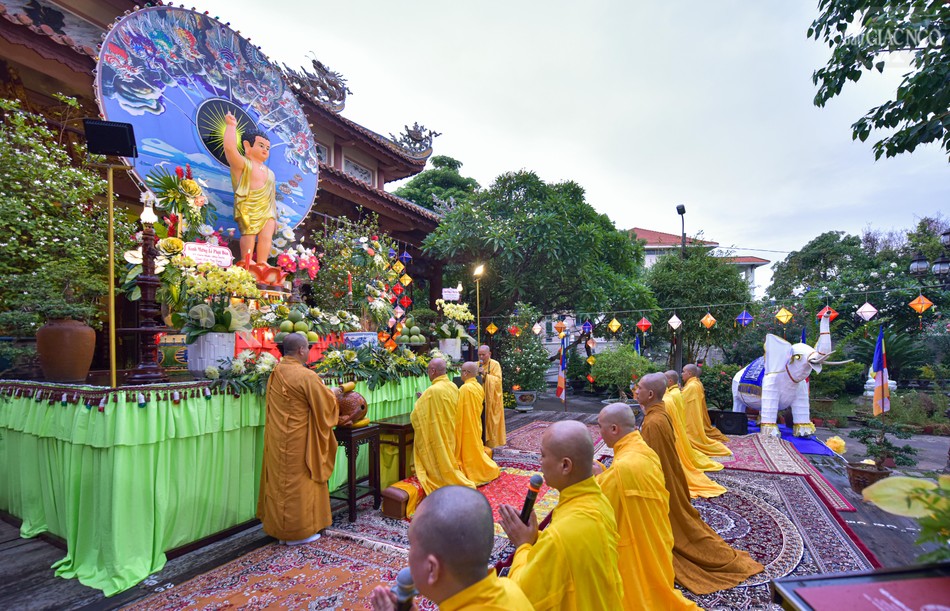 Nghi lễ Khánh đản theo nghi thức thiền môn