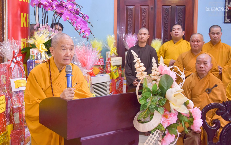 Trưởng lão Hòa thượng Thích Thanh Hùng tuyên đọc tiểu sử Trưởng lão Hòa thượng Thích Thanh Sơn