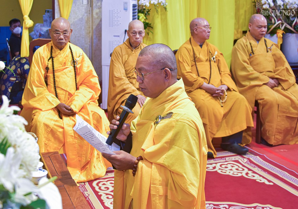 Thượng tọa Thích Đồng Bửu đọc điếu văn tưởng niệm Thượng tọa Thích Đồng Bửu đọc điếu văn tưởng niệm