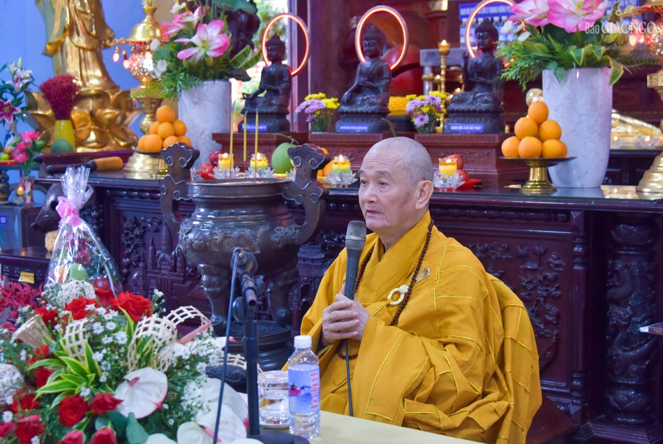 Trưởng lão Hòa thượng Thích Thanh Hùng sách tấn các hành giả Trưởng lão Hòa thượng Thích Thanh Hùng sách tấn các hành giả