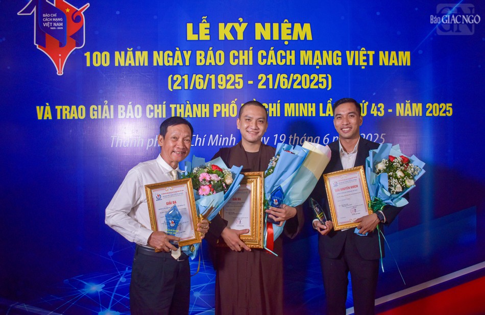 Tác giả Trần Thế Phong, Trung Tín, Nguyễn Cường đạt giải tại Giải báo chí TP.HCM lần thứ 43 Tác giả Trần Thế Phong, Trung Tín, Nguyễn Cường đạt giải tại Giải báo chí TP.HCM lần thứ 43