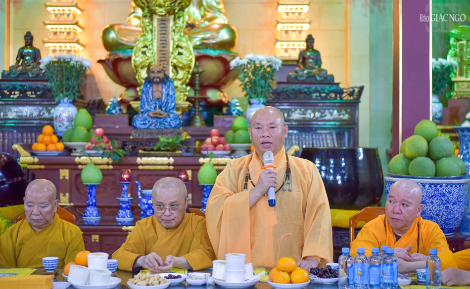 Thượng tọa Thích Minh Bảo phát biểu khai mạc