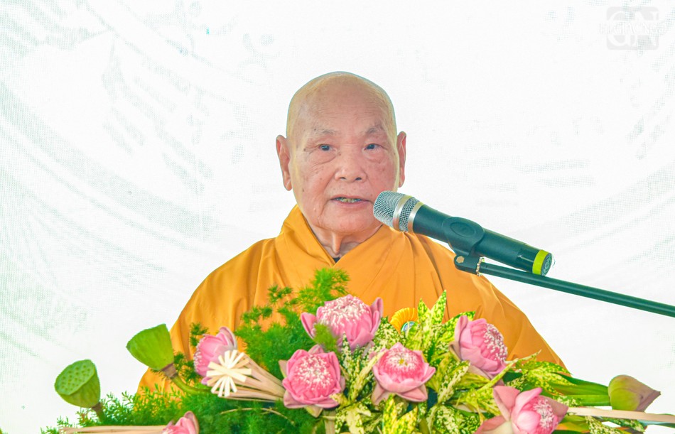 Trưởng lão Hòa thượng Thích Thiện Nhơn ban đạo từ chứng minh Trưởng lão Hòa thượng Thích Thiện Nhơn ban đạo từ chứng minh