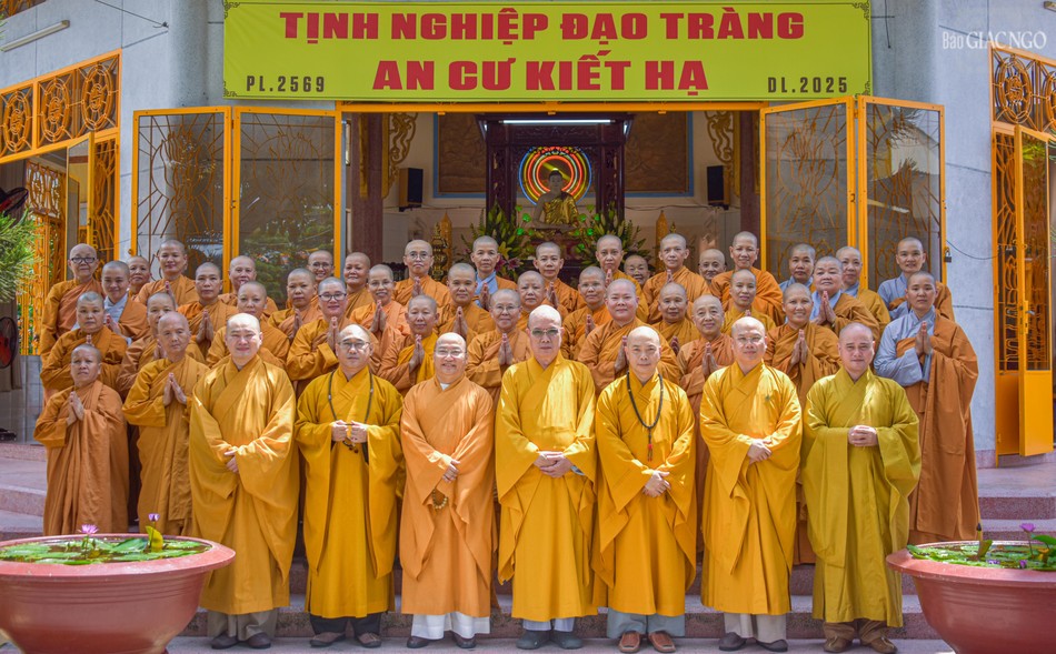 Có 50 hành giả là chư Ni hệ phái Khất sĩ và Bắc tông đăng ký tu học tại trường hạ tịnh xá Ngọc Điểm. Ni trưởng Thích nữ Thông Liên làm Thiền chủ, Ni sư Thích nữ Hiếu Liên làm Hóa chủ hướng dẫn, chăm lo đời sống sinh hoạt của các hành giả trong 3 tháng an cư