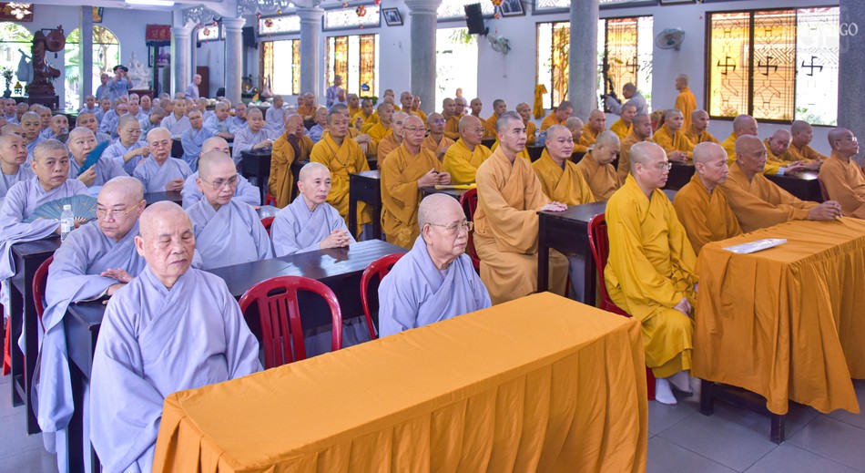 Có 40 hành giả đăng ký tu học tại trường hạ chùa Huỳnh Kim. Ban Chức sự cung thỉnh Hòa thượng Giác Thuận làm Thiền chủ, Hòa thượng Thích Nhật Lang làm Phó Thiền chủ, Thượng tọa Thích Giác Trí làm Hóa chủ