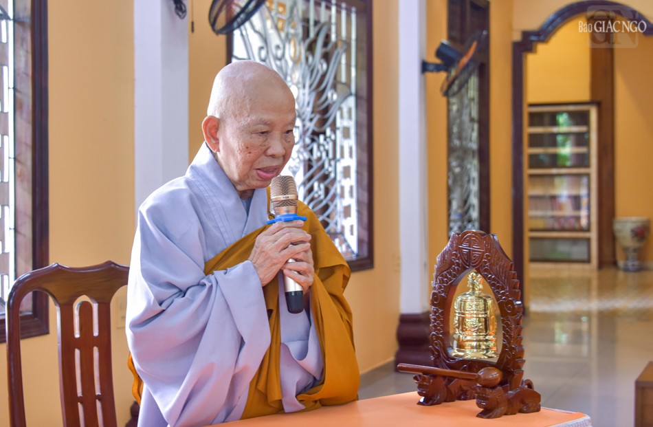 Ni trưởng Thích nữ Như Đức, Thiền chủ trường hạ chùa Vĩnh Phước cảm tạ chuyến thăm của Ban Trị sự GHPGVN TP.HCM