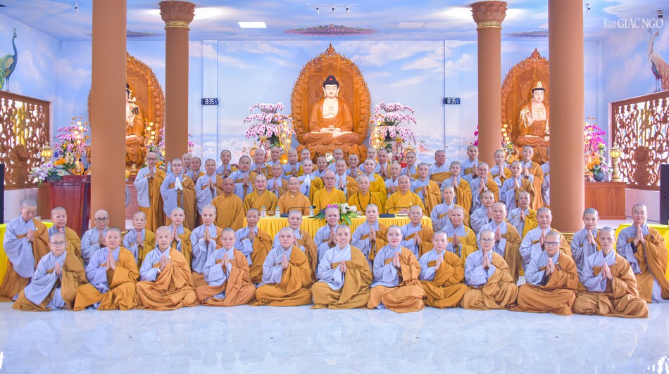 Trường hạ chùa Di Đà có 80 hành giả đăng ký tu học. Ni trưởng Thích nữ Như Nghiêm làm Thiền chủ hướng dẫn đại chúng tu tập