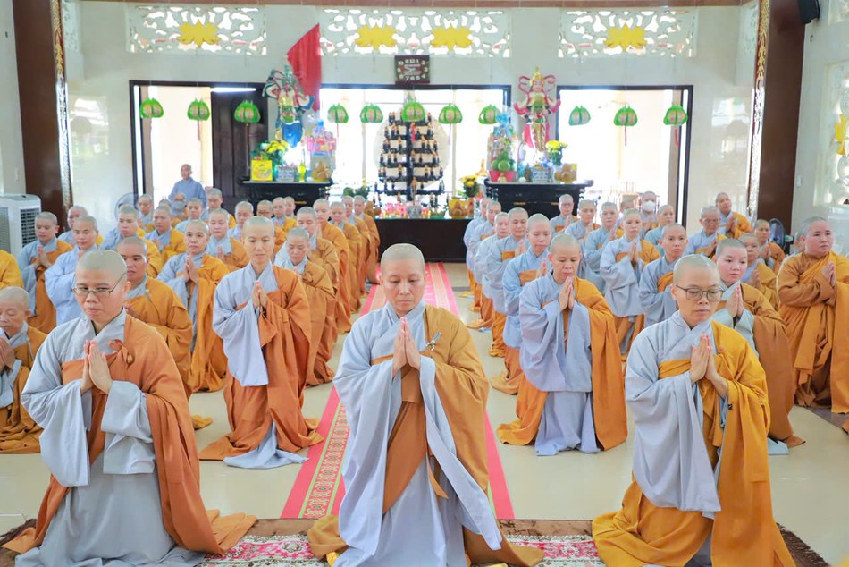 Trường hạ chùa Phước Thiện (X.Bình Chánh) có 105 hành giả an cư, Ni trưởng Thích nữ Như Phương làm Thiền chủ, Ni trưởng Thích nữ Chúc Hải làm Hóa chủ