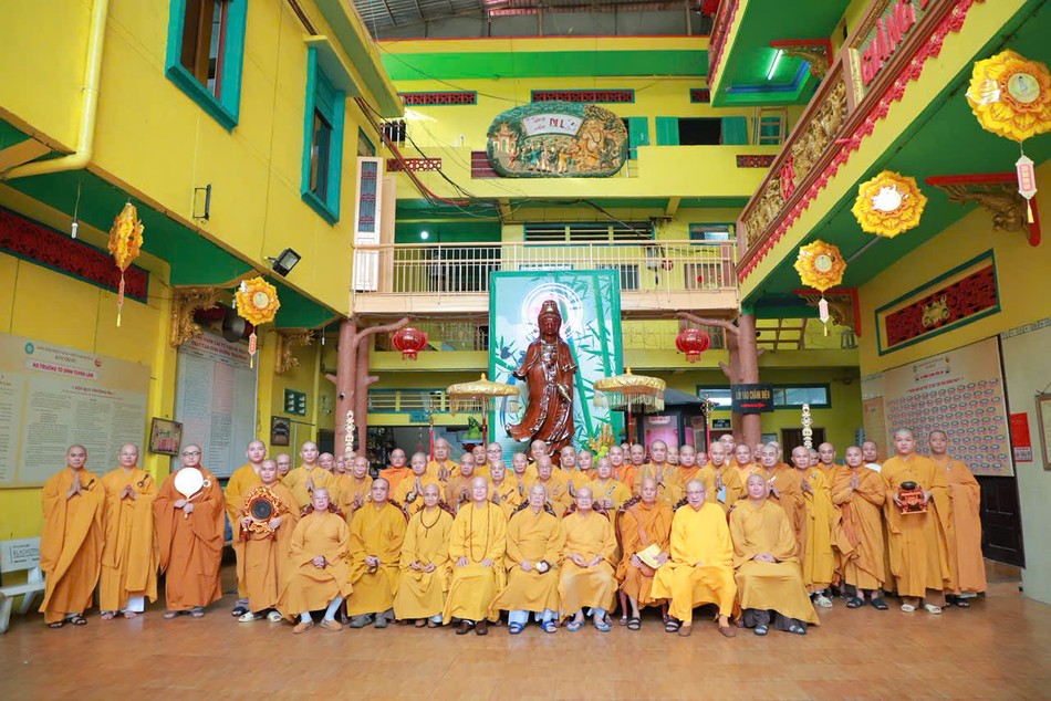 Trường hạ chùa Tuyền Lâm có 70 hành giả tu học, do Hòa thượng Thích Thiện Phước làm Thiền chủ, Hòa thượng Thích Thiện Nghĩa - Chủ hương kiêm Hóa chủ