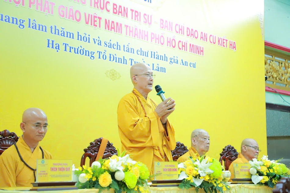 Hòa thượng Thích Chơn Không, Ủy viên Thường trực Ban Trị sự, Trưởng ban Hướng dẫn Phật tử GHPGVN TP.HCM sách tấn các hành giả tại trường hạ chùa Tuyền Lâm