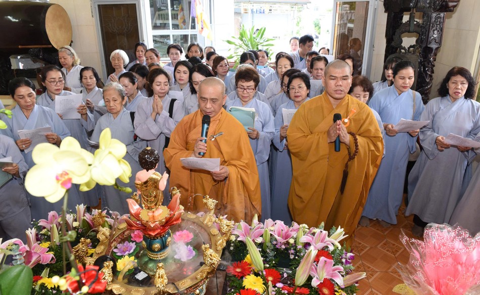 Kể từ khi thành lập, tịnh xá Đại Giác trở thành điểm sinh hoạt, tu học của đông đảo Phật tử trên địa bàn suốt mấy chục năm qua Kể từ khi thành lập, tịnh xá Đại Giác trở thành điểm sinh hoạt, tu học của đông đảo Phật tử trên địa bàn suốt mấy chục năm qua