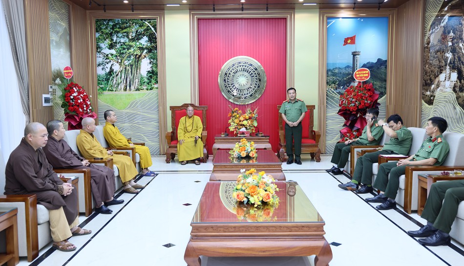 Đại diện lãnh đạo Công an tỉnh Tuyên Quang cảm ơn chuyến thăm của đoàn Đại diện lãnh đạo Công an tỉnh Tuyên Quang cảm ơn chuyến thăm của đoàn