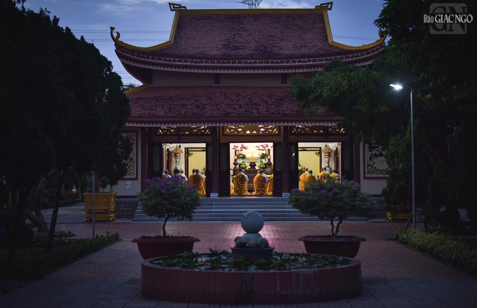 Chánh điện thiền viện Viên Chiếu