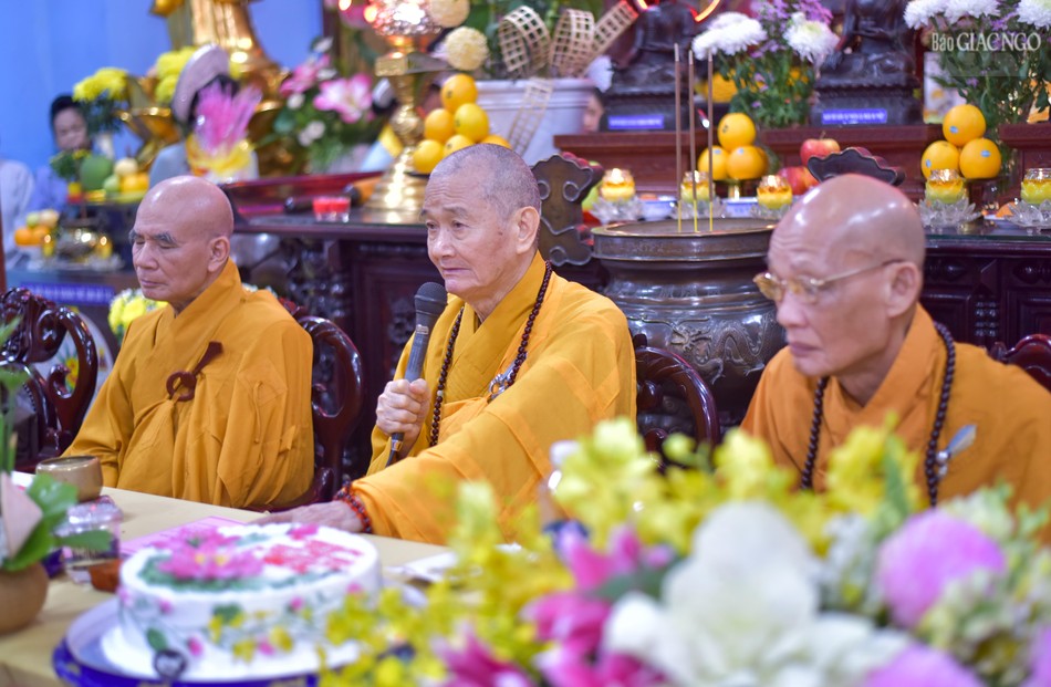 Trưởng lão Hòa thượng Thích Thanh Hùng ban đạo từ chứng minh Trưởng lão Hòa thượng Thích Thanh Hùng ban đạo từ chứng minh