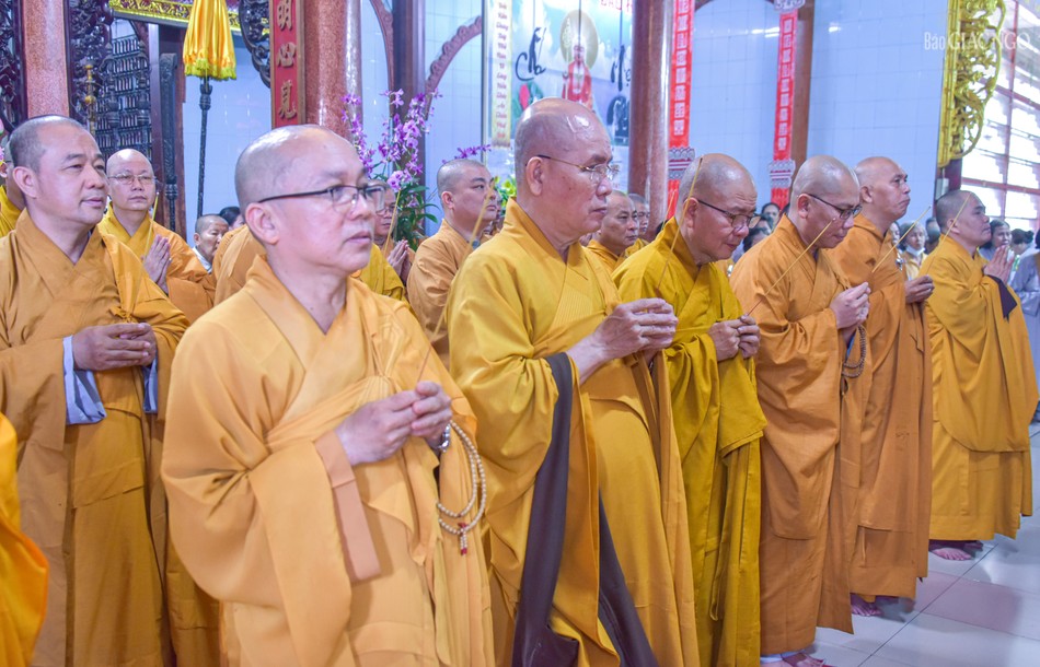 Chư tôn đức Tăng trên địa bàn về tham dự tưởng niệm Chư tôn đức Tăng trên địa bàn về tham dự tưởng niệm