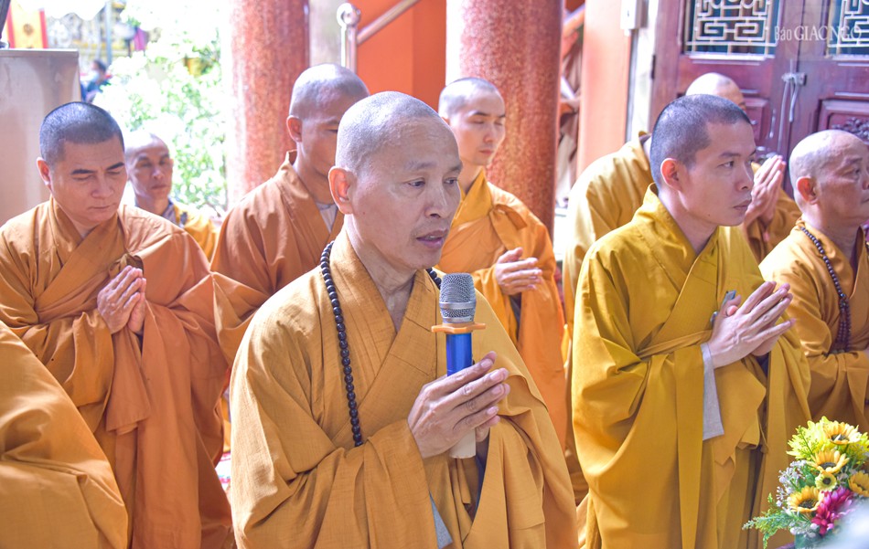 Thượng tọa Thích Minh Quang tri ân sự quang lâm tham dự của chư tôn đức Tăng Ni Thượng tọa Thích Minh Quang tri ân sự quang lâm tham dự của chư tôn đức Tăng Ni