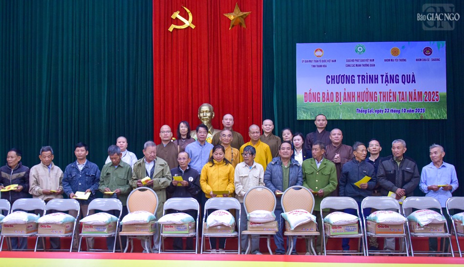 Trao tặng 1.000 phần quà đến người dân tại tỉnh Thanh Hóa