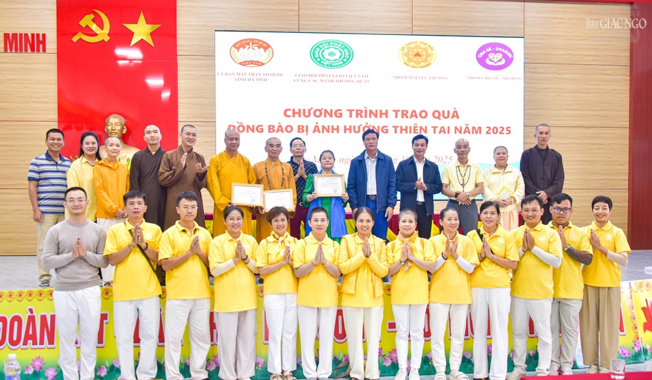 Đoàn trao 2.000 phần quà đến người dân Hà Tĩnh và Quảng Bình